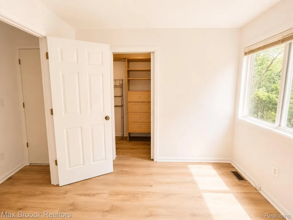 21613 Wallace Drive Southfield City, MI 48075