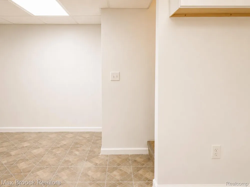 21613 Wallace Drive Southfield City, MI 48075