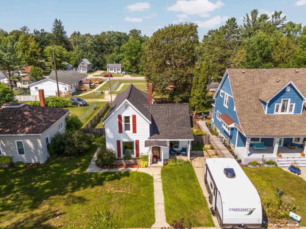 717 E Garfield Street Cadillac City, MI 49601