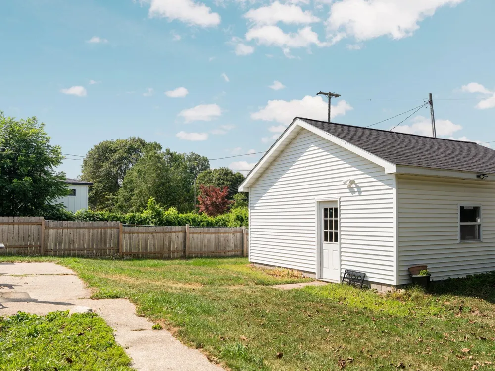 717 E Garfield Street Cadillac City, MI 49601