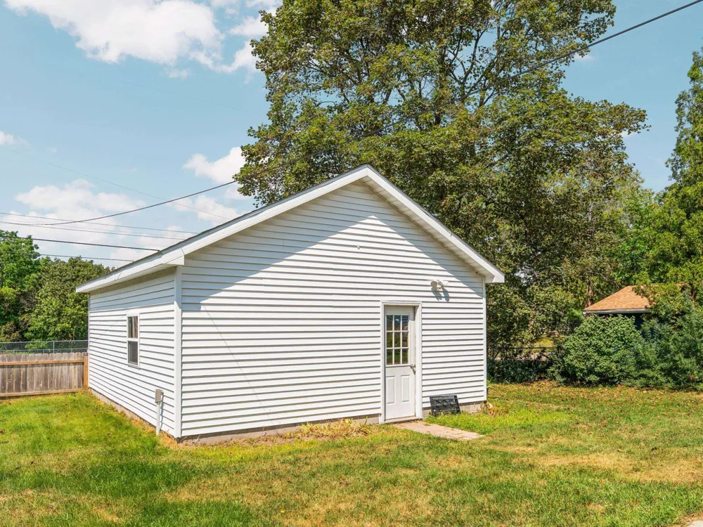 717 E Garfield Street Cadillac City, MI 49601
