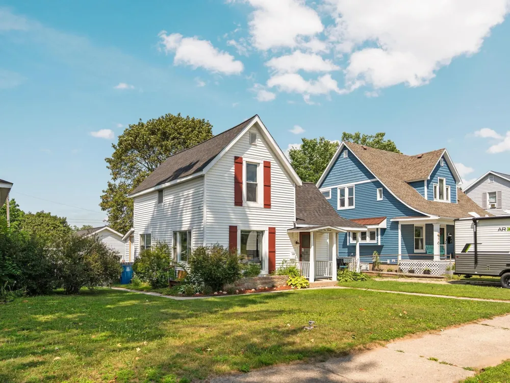 717 E Garfield Street Cadillac City, MI 49601