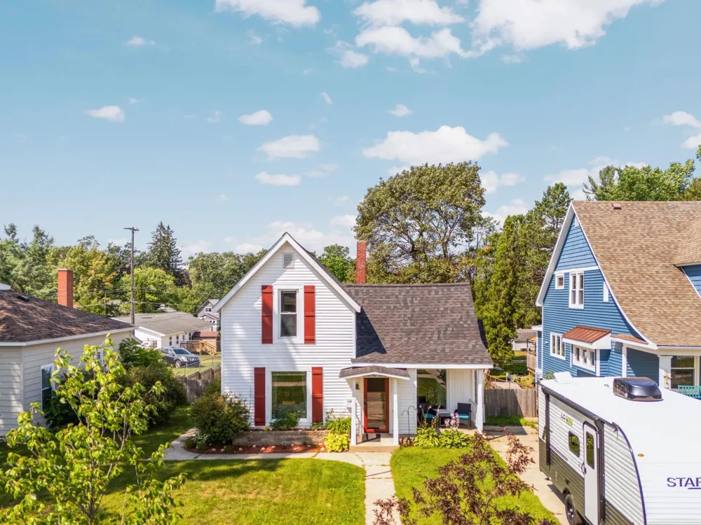 717 E Garfield Street Cadillac City, MI 49601