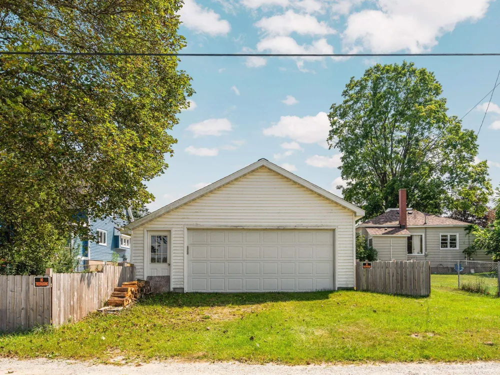 717 E Garfield Street Cadillac City, MI 49601