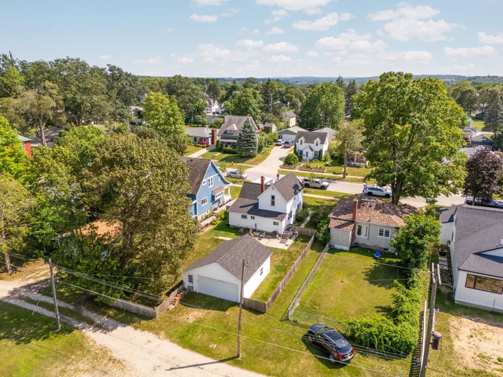 717 E Garfield Street Cadillac City, MI 49601