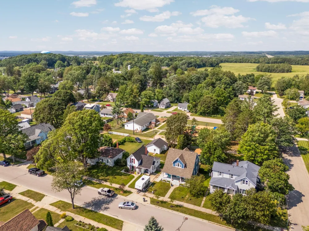 717 E Garfield Street Cadillac City, MI 49601