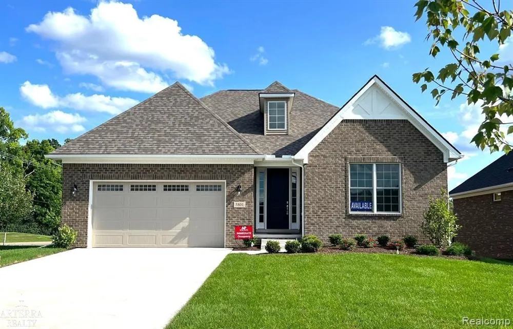 3292 Waldon Ridge Street Orion Charter Township, MI 48359