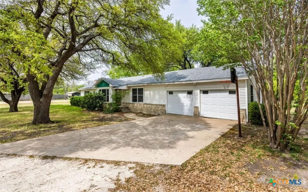 211 W Long Street Elm Mott, TX 76640