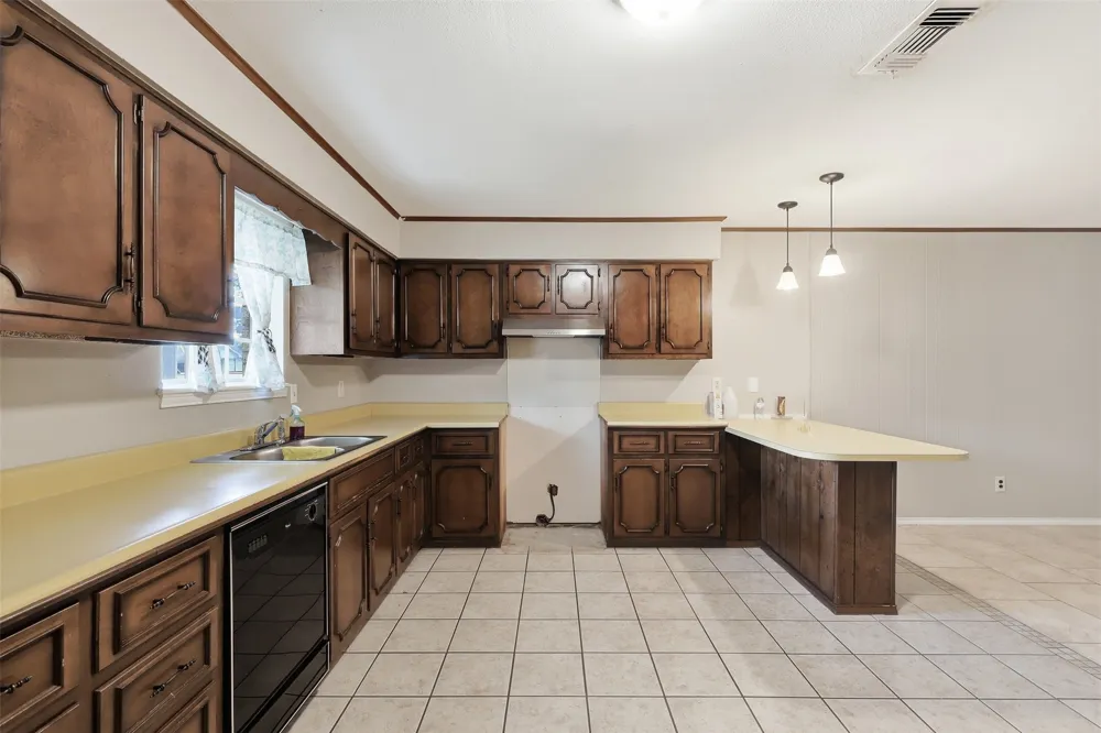 108 Brenda Dr. Mt Pleasant, TX 75455