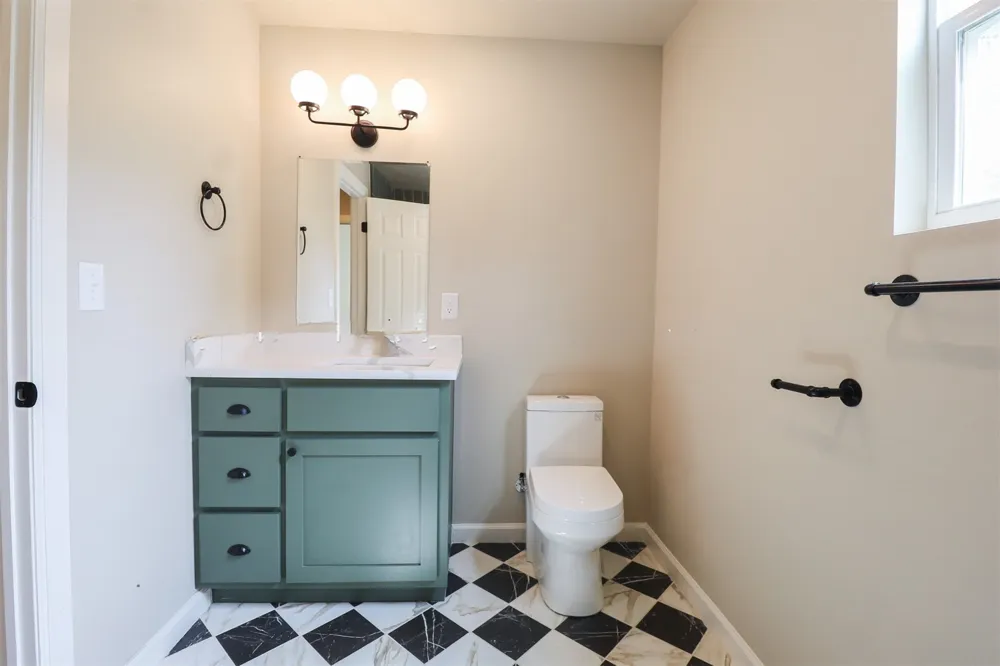 1516 W School Street Claremore, OK 74017