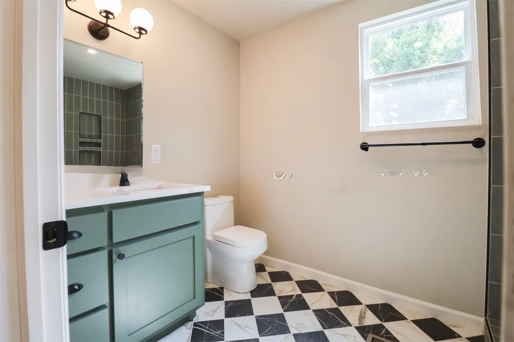 1516 W School Street Claremore, OK 74017