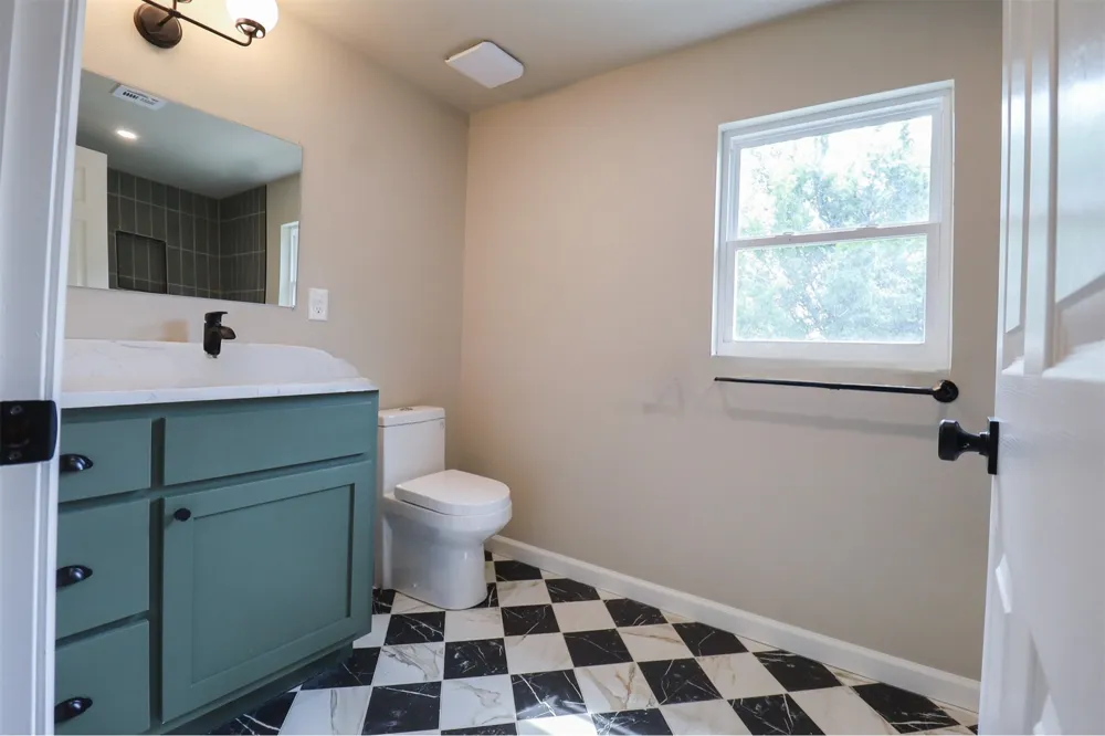 1516 W School Street Claremore, OK 74017