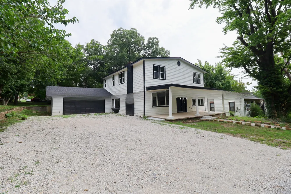 1516 W School Street Claremore, OK 74017