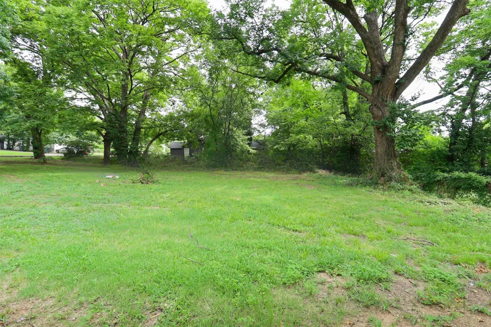 1516 W School Street Claremore, OK 74017
