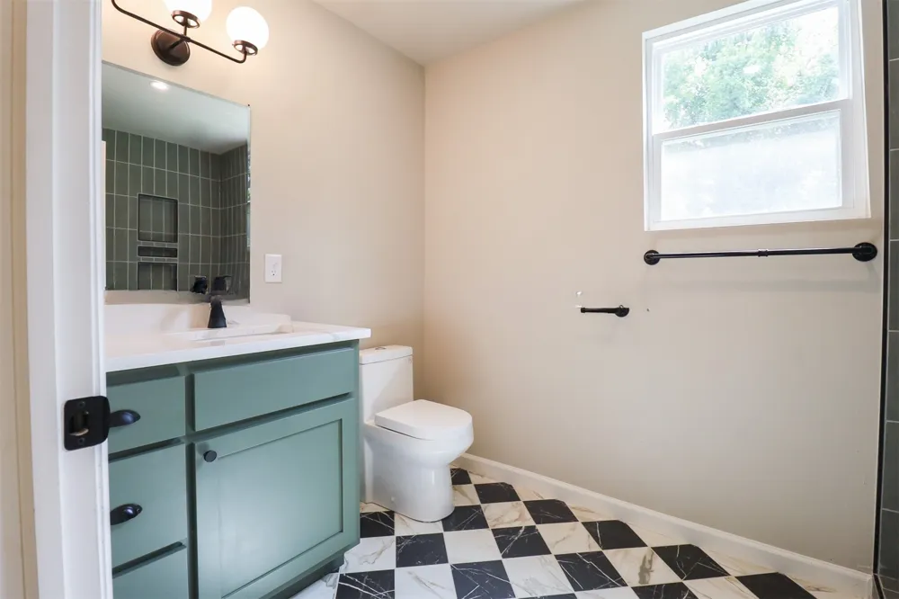 1516 W School Street Claremore, OK 74017