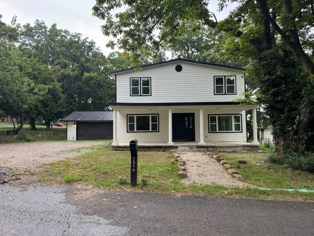1516 W School Street Claremore, OK 74017