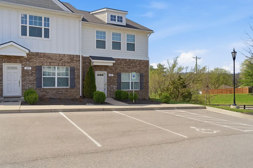 102 Dry Creek Commons Dr Goodlettsville, TN 37072