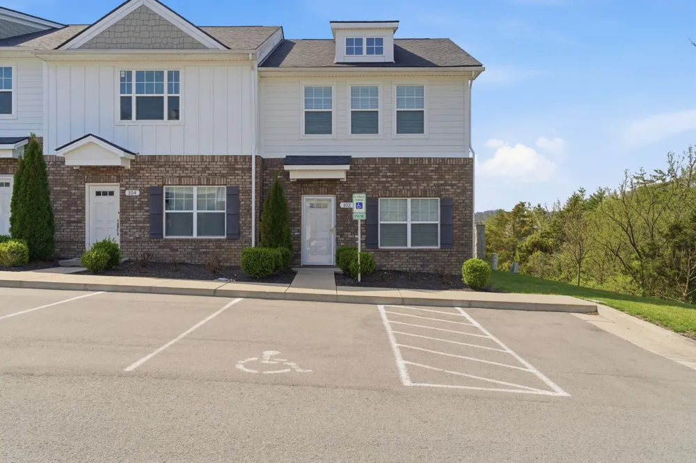 102 Dry Creek Commons Dr Goodlettsville, TN 37072