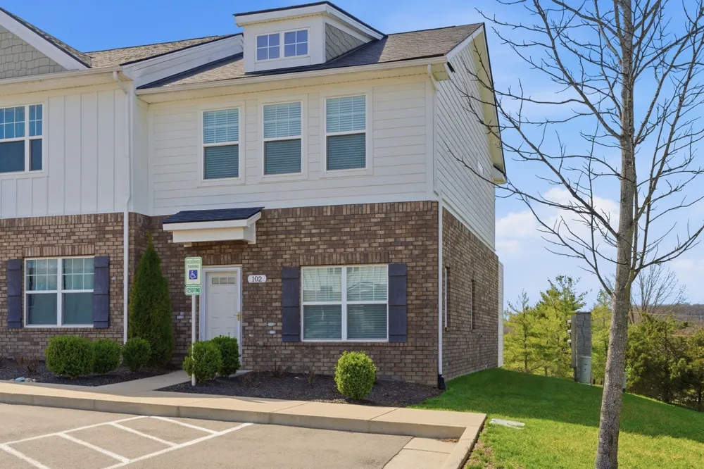 102 Dry Creek Commons Dr Goodlettsville, TN 37072