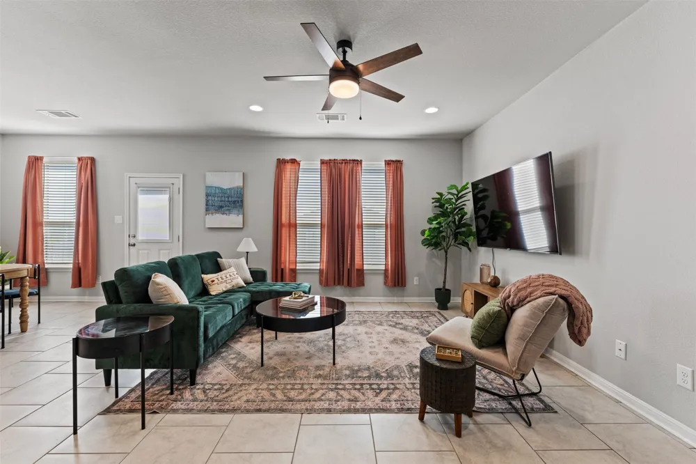 105 Kellys Heroes Way Jarrell, TX 76537