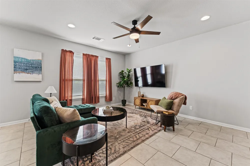 105 Kellys Heroes Way Jarrell, TX 76537