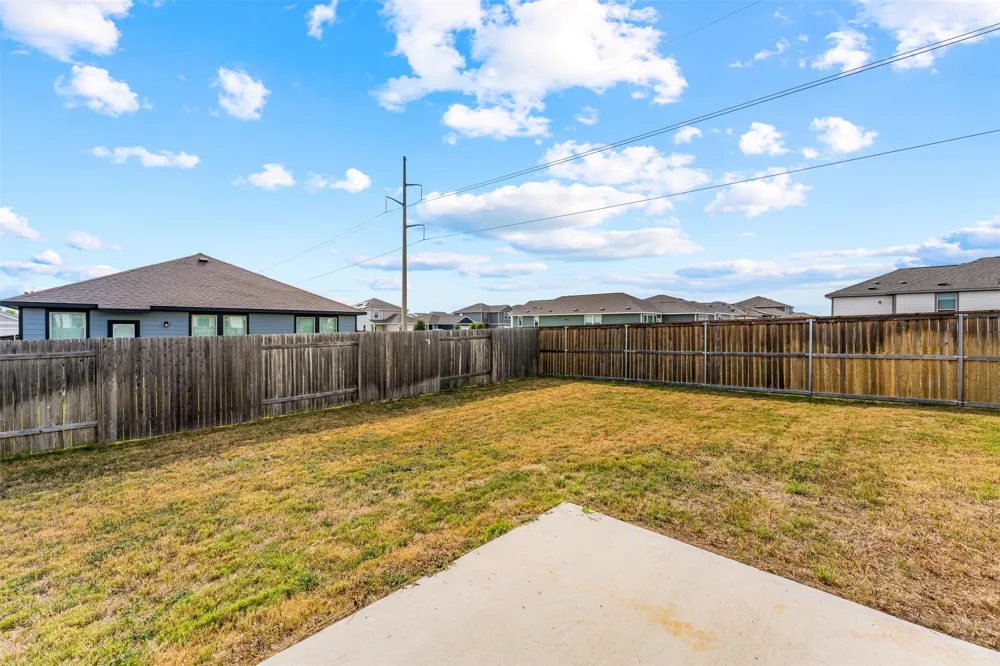 105 Kellys Heroes Way Jarrell, TX 76537