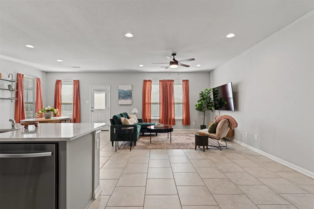 105 Kellys Heroes Way Jarrell, TX 76537