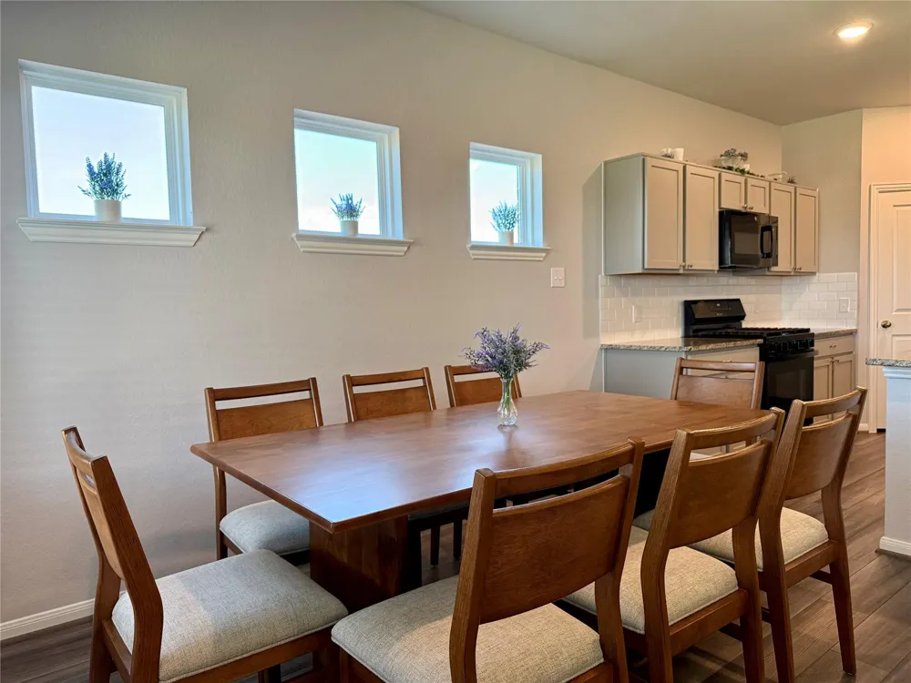 1951 Middle Pass Ln Angleton, TX 77515