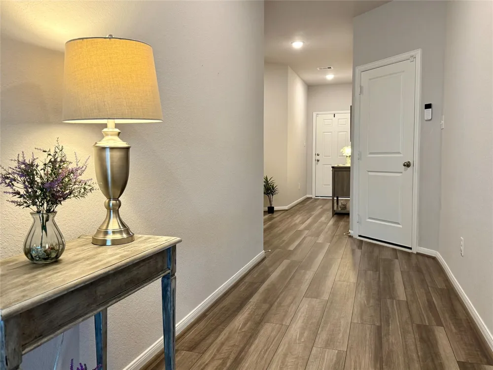 1951 Middle Pass Ln Angleton, TX 77515