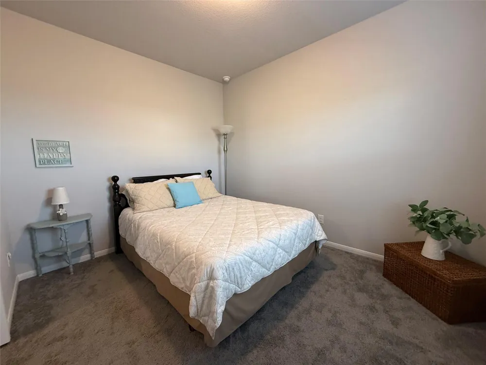 1951 Middle Pass Ln Angleton, TX 77515