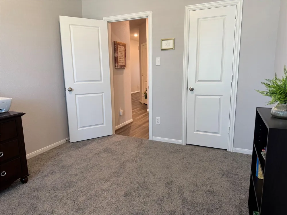 1951 Middle Pass Ln Angleton, TX 77515