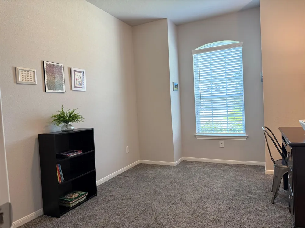 1951 Middle Pass Ln Angleton, TX 77515