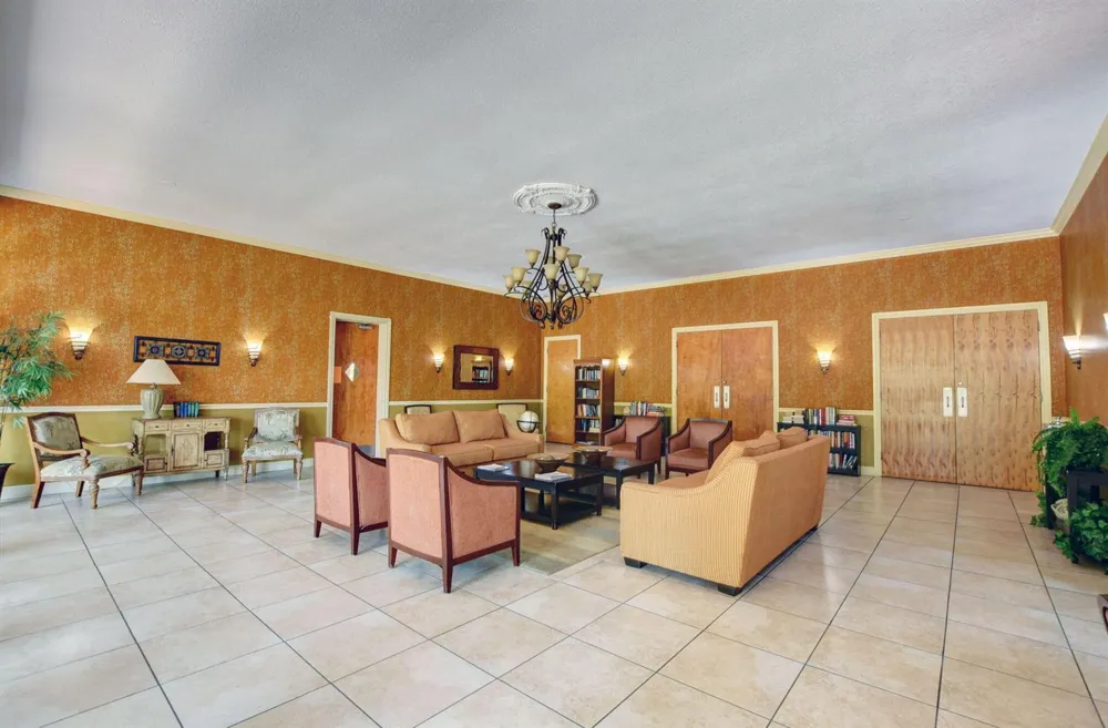 705 Lori Drive #110 Palm Springs, FL 33461