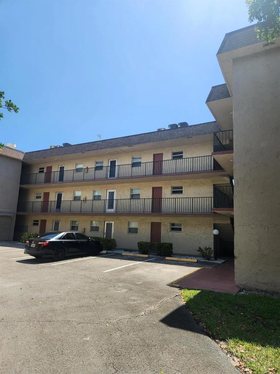 705 Lori Drive #110 Palm Springs, FL 33461