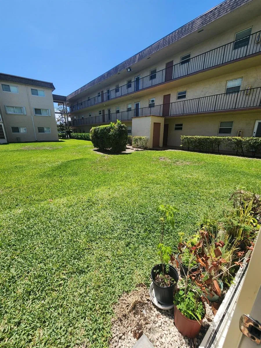 705 Lori Drive #110 Palm Springs, FL 33461