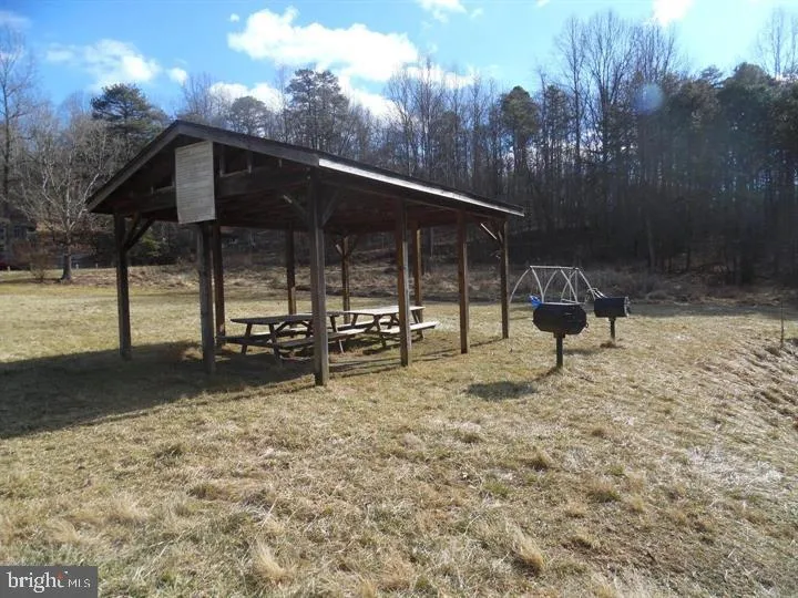 GUSSIN WAY Linden, VA 22642