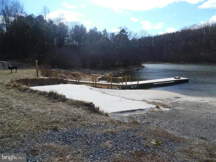 GUSSIN WAY Linden, VA 22642