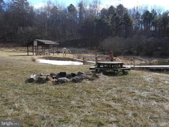 GUSSIN WAY Linden, VA 22642