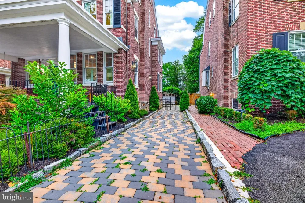 1110 BROOM STREET Wilmington, DE 19806