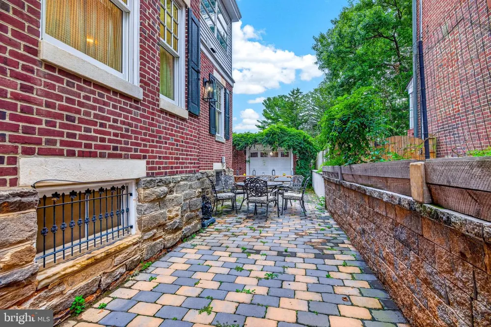 1110 BROOM STREET Wilmington, DE 19806