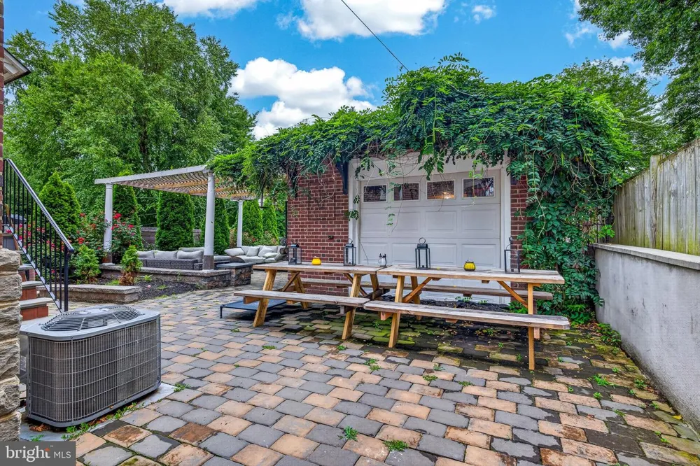1110 BROOM STREET Wilmington, DE 19806