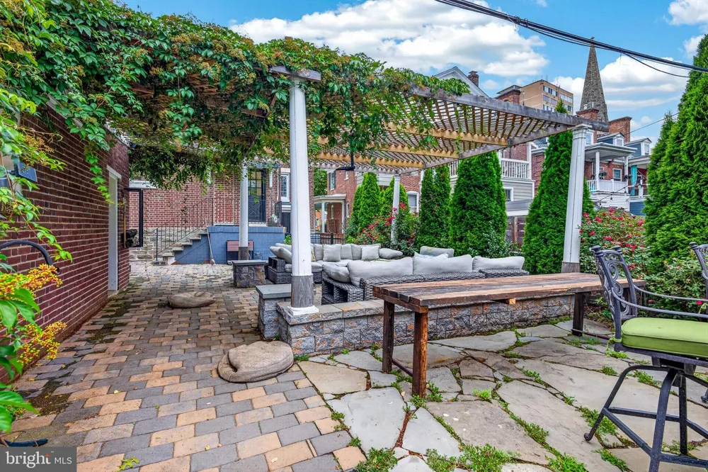 1110 BROOM STREET Wilmington, DE 19806