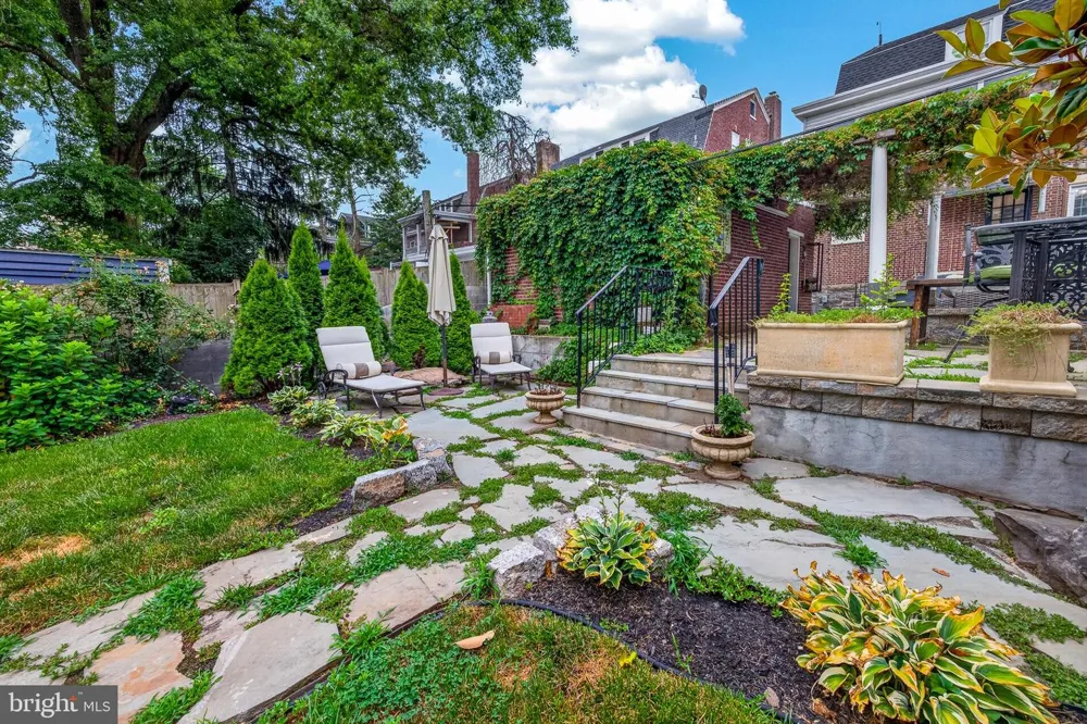 1110 BROOM STREET Wilmington, DE 19806