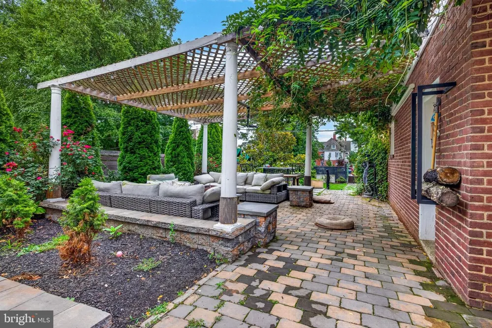 1110 BROOM STREET Wilmington, DE 19806
