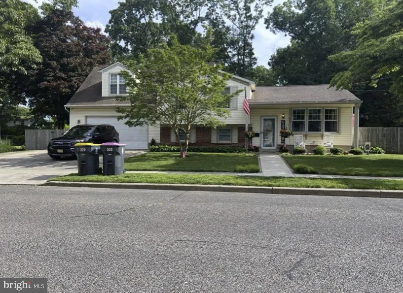 320 THURMAN AVENUE West Berlin, NJ 08091
