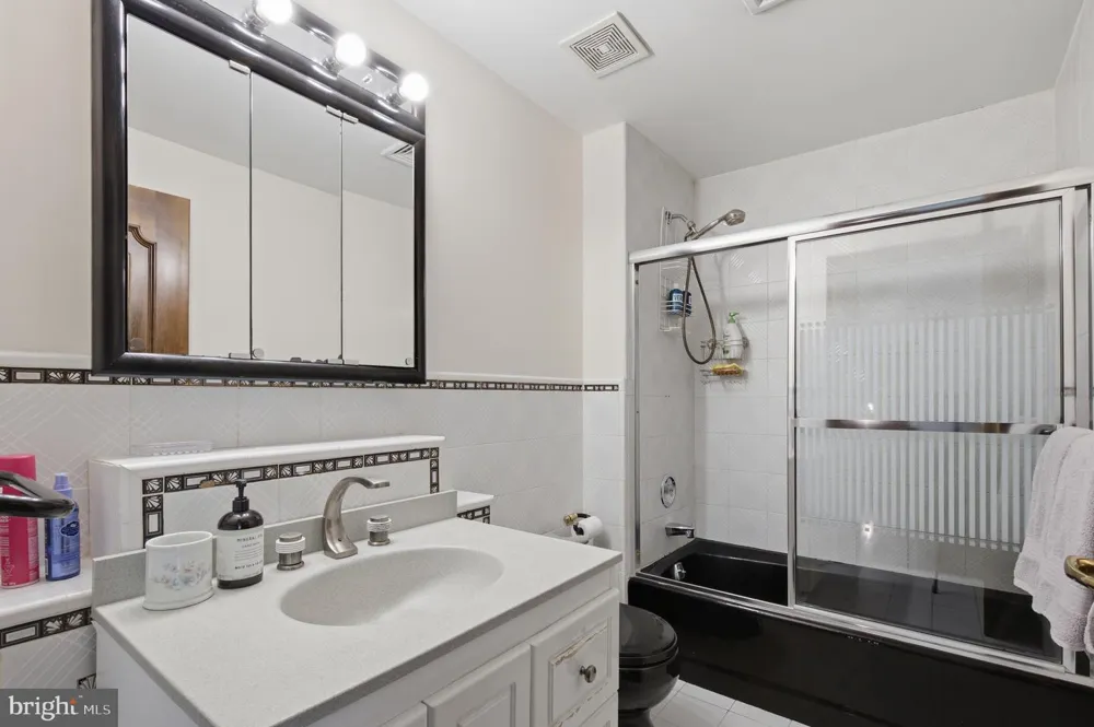 1733 STOCTON ROAD Meadowbrook, PA 19046