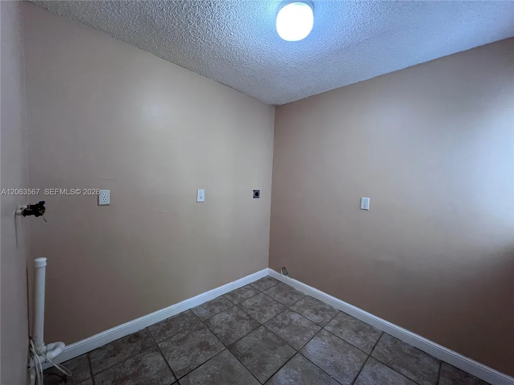 2750 34th Ave #9D Hollywood, FL 33021