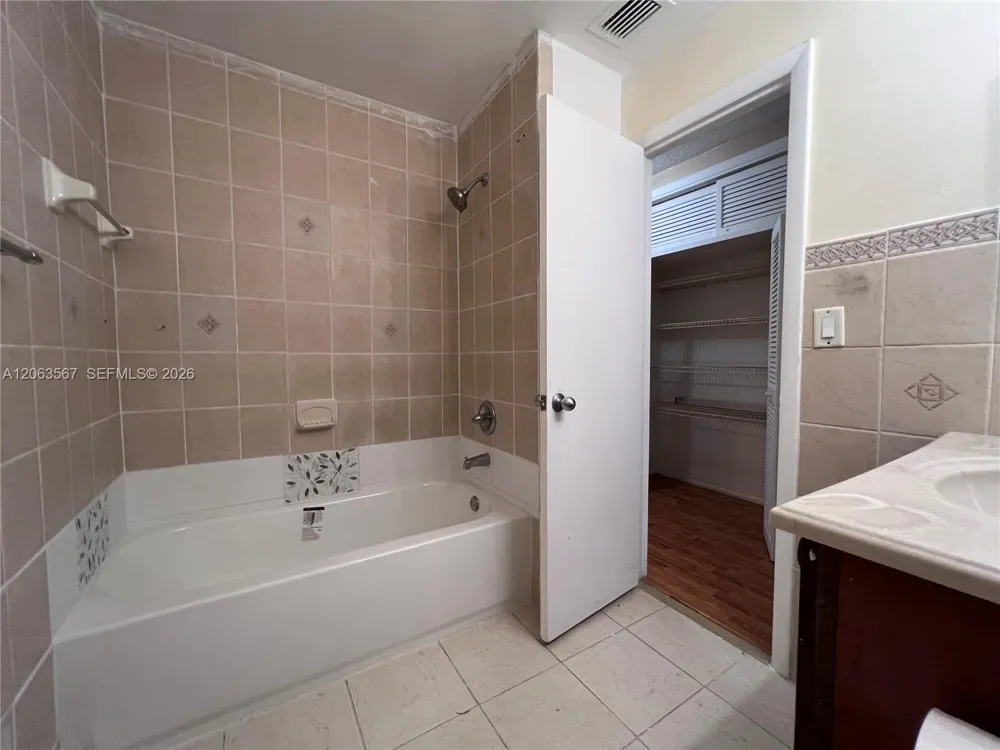 2750 34th Ave #9D Hollywood, FL 33021