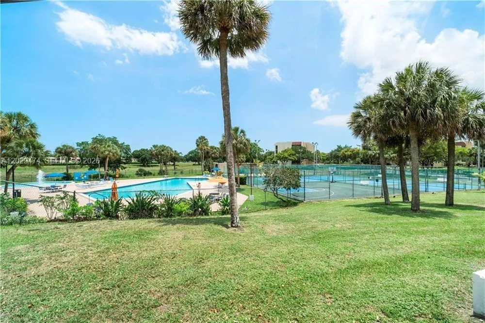7081 Environ Blvd #242 Lauderhill, FL 33319