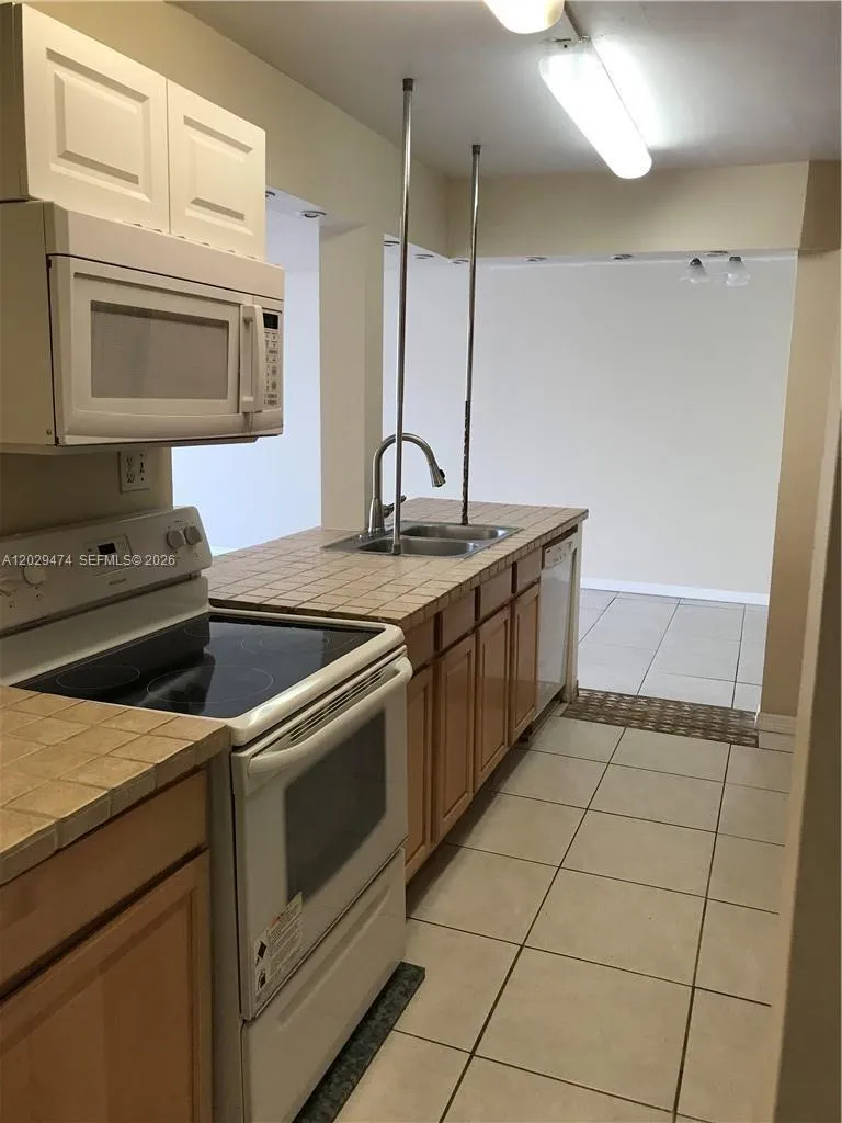 7081 Environ Blvd #242 Lauderhill, FL 33319